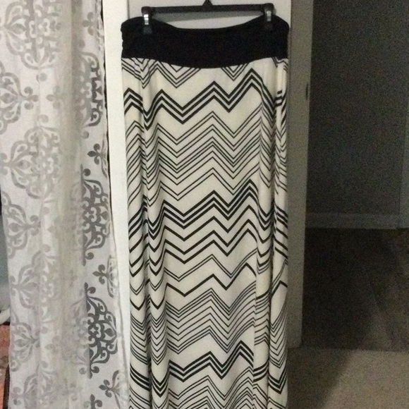 Maxi skirt - Picture 2 of 3